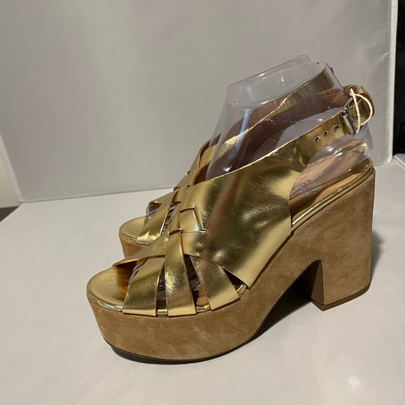 Janet Sport Sandals Golden Size 7.5 Buckle, Round Toeline, Square Heel Covered - Picture 4 of 14